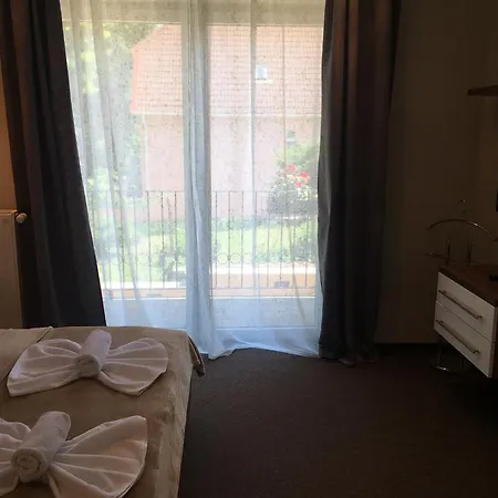 Mona Lisa Apartment