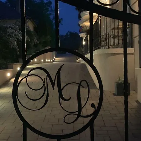 Mona Lisa Apartment